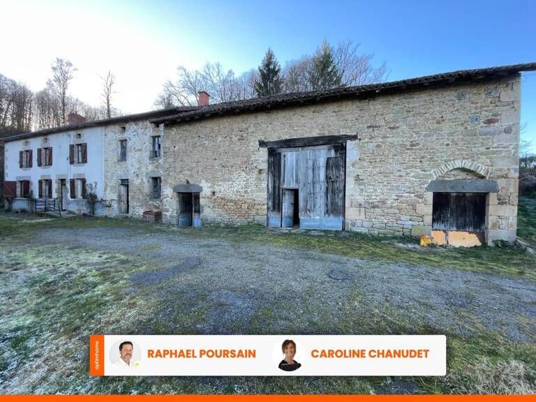 Corps de ferme avec deux maisons, granges et terrain — photo 1