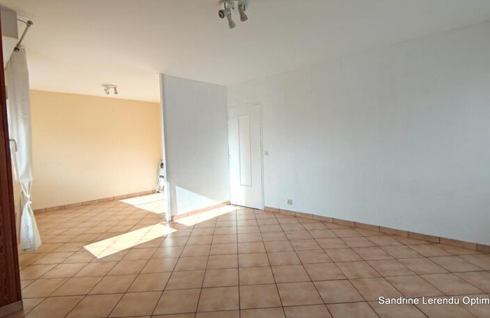 ROUEN RIVE GAUCHE – Appartement lumineux avec balcon, parking et ascenseur, résidence sécurisée Vue avec Panorama — photo 3
