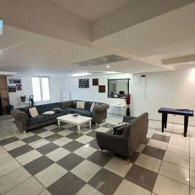 Maison 9 pièces 300000 €