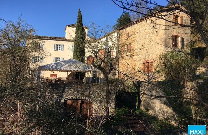 Propriété de prestige .16 pièces ' env. 420 m². Domaine de — photo 2