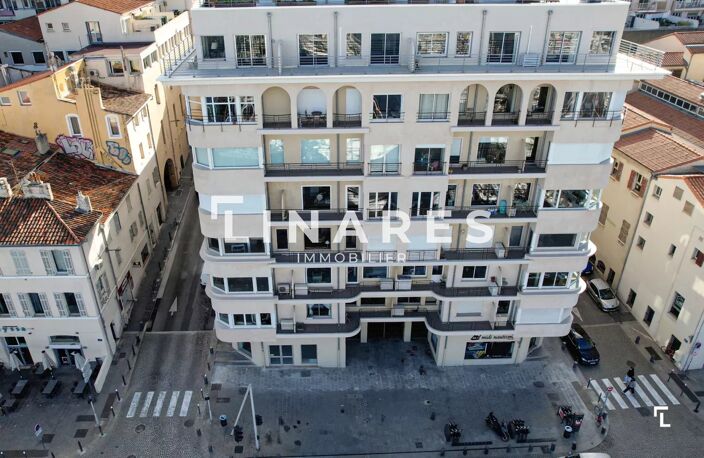 QUAI DU PORT - Appartement T4 de 126m2 - Vue Vieux Port - 13007 — photo 4