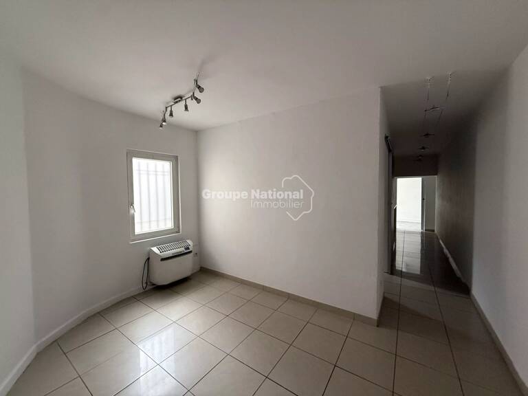 Local commercial — photo 1