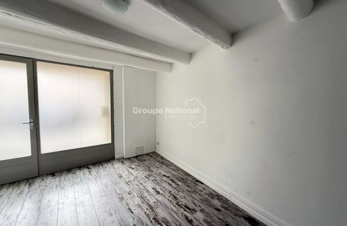 Local commercial — photo 2