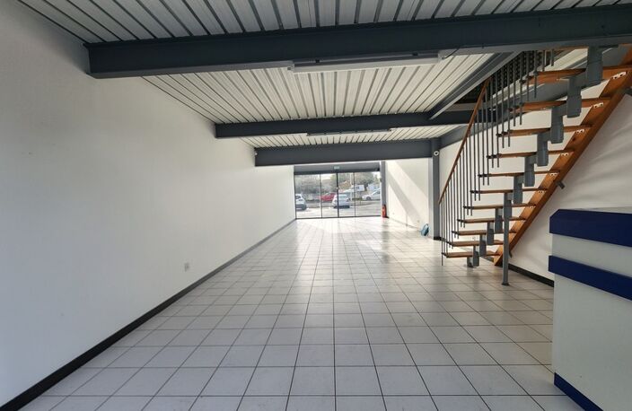 LE CHATEAU D'OLERON emplacement N°1 Local commercial de 204 m2 disponible — photo 3