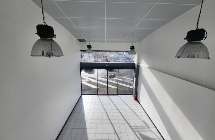 LE CHATEAU D'OLERON emplacement N°1 Local commercial de 204 m2 disponible — photo 4