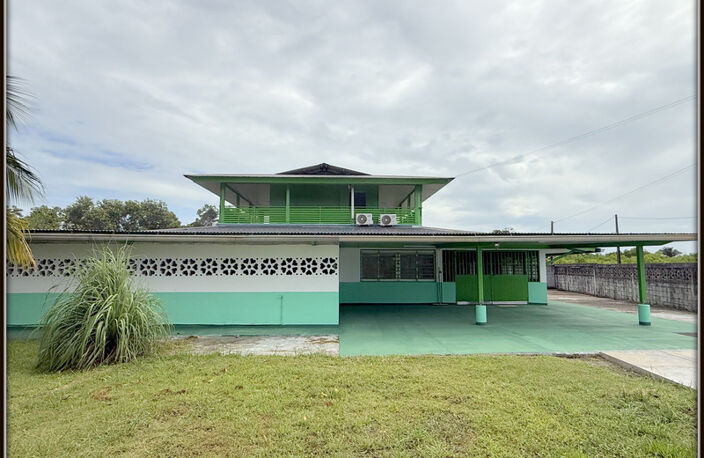 A VENDRE A KOUROU (GUYANE FRANCAISE) UNE CHARMANTE PROPRIETE DE 486 m² - DEUX APPARTEMENTS T3 - UN STUDIO - SUPERFICIE DU TERRAIN DE 5000 m² - AU PRIX DE 427000 € — photo 2