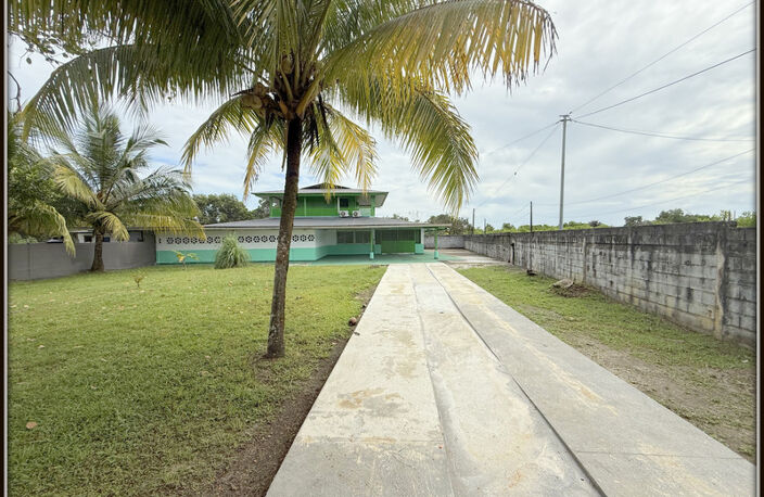 A VENDRE A KOUROU (GUYANE FRANCAISE) UNE CHARMANTE PROPRIETE DE 486 m² - DEUX APPARTEMENTS T3 - UN STUDIO - SUPERFICIE DU TERRAIN DE 5000 m² - AU PRIX DE 427000 € — photo 3