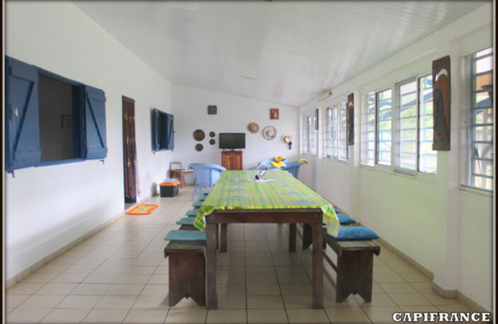 A VENDRE A KOUROU (GUYANE FRANCAISE) UNE CHARMANTE PROPRIETE DE 486 m² - DEUX APPARTEMENTS T3 - UN STUDIO - SUPERFICIE DU TERRAIN DE 5000 m² - AU PRIX DE 427000 € — photo 4