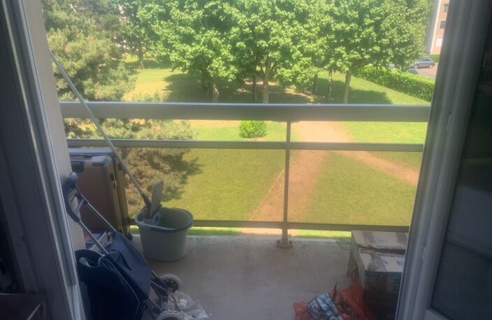 Appartement à vendre 4 pièces VENISSIEUX (69) — photo 3