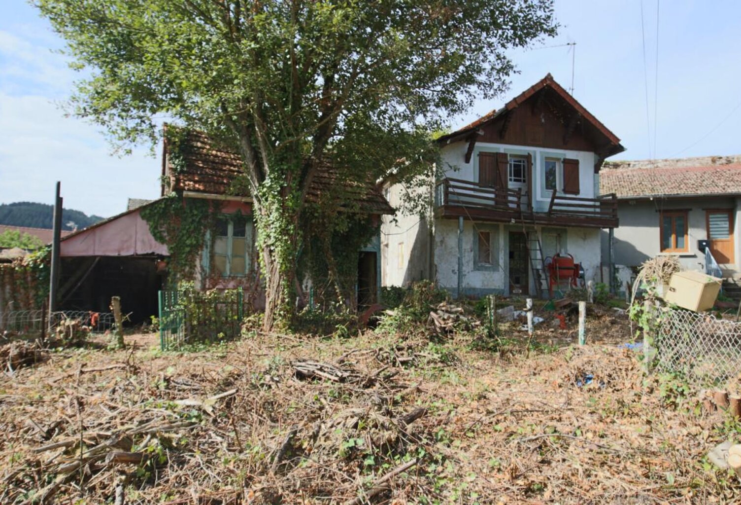 Petite maison à rénover entre coeur historique et plein campagne — photo 1