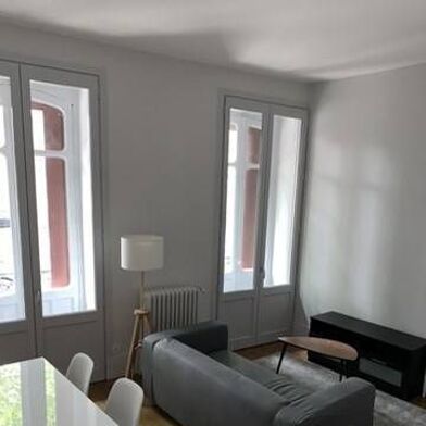 Appartement 2 pièces 902 €