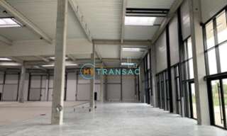 Local industriel  3279 m² à louer à Sucy-en-Brie (94370)