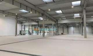 Local industriel  6088 m² à louer à Sucy-en-Brie (94370)
