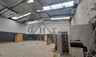 Local industriel  270 m² à louer à Stains (93240)