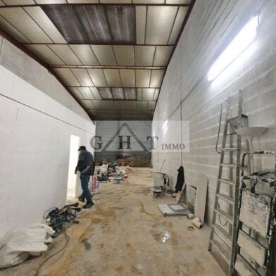 Local industriel  1890 €