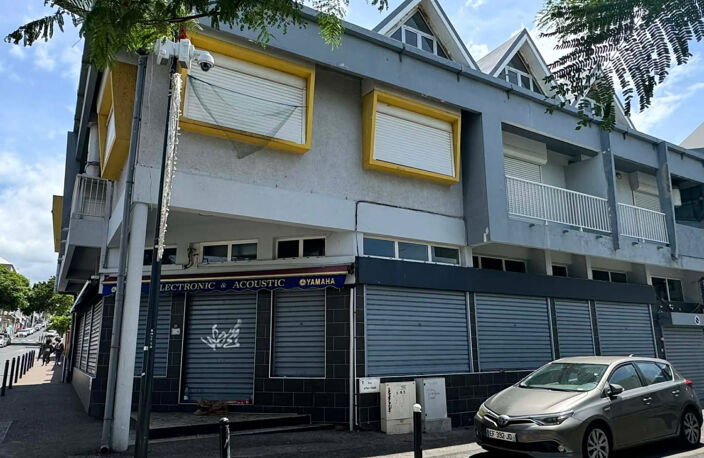 IMMEUBLE HYPER CENTRE ST PIERRE VENDU VIDE — photo 2