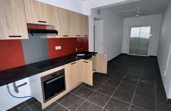 IMMEUBLE HYPER CENTRE ST PIERRE VENDU VIDE — photo 3