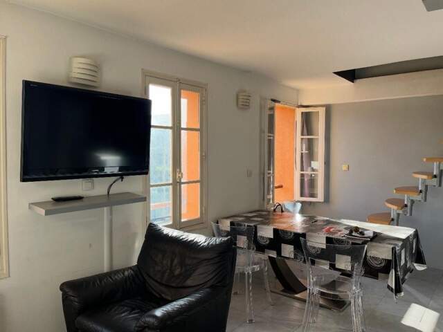 APPARTEMENT DUPLEX DE TYPE 2 PLEIN CENTRE VILLE PROCHE TOUTES COMMODITES — photo du bien