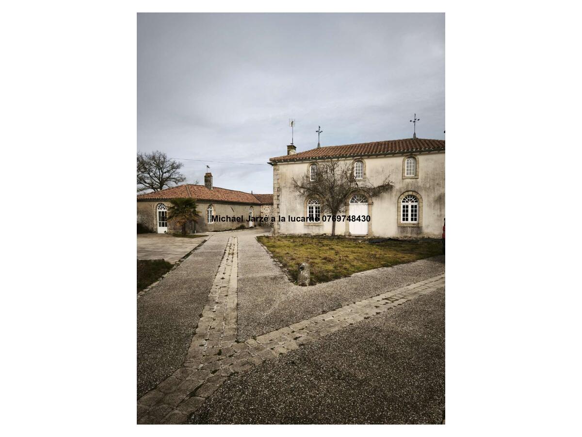 Villa / Maison  T7 à vendre Tallud (Le) 79200