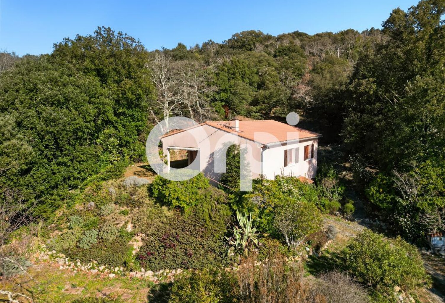 Charmante maison avec jardin de 1 547 m², secteur calme — photo 1