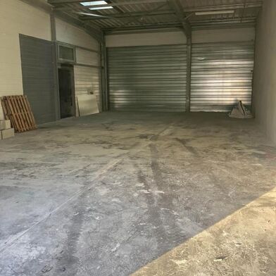 Local industriel  1400 €