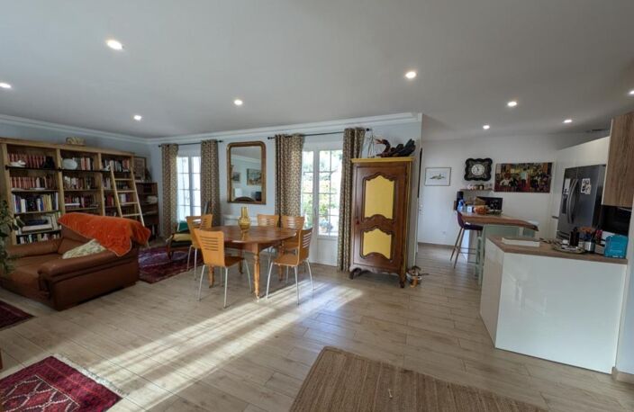Plain pied À Vendre en parfait état — photo 2