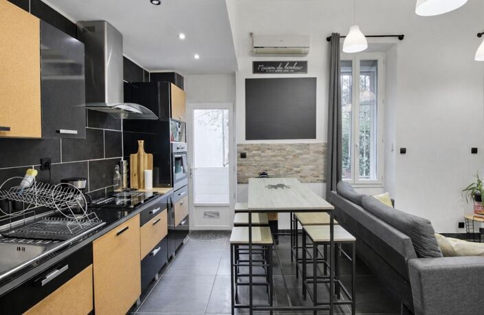 Appartement rénové 2 pièces vue sur jardin avec balcon, cave et pièce supplémentaire – Centre village — photo 2