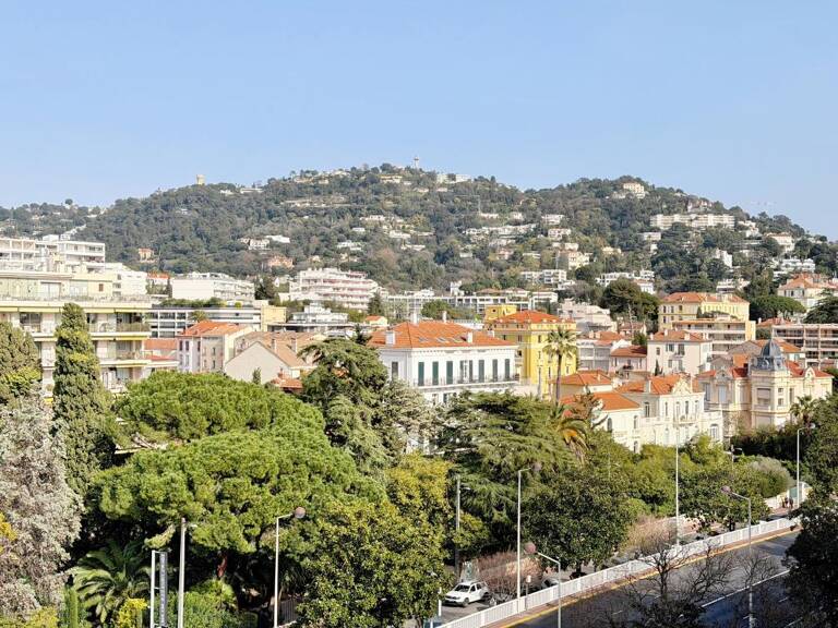 Appartement 2P 42 m², étage élevé avec terrasse 12 m² – Cannes Banane, cœur de ville   — photo 1