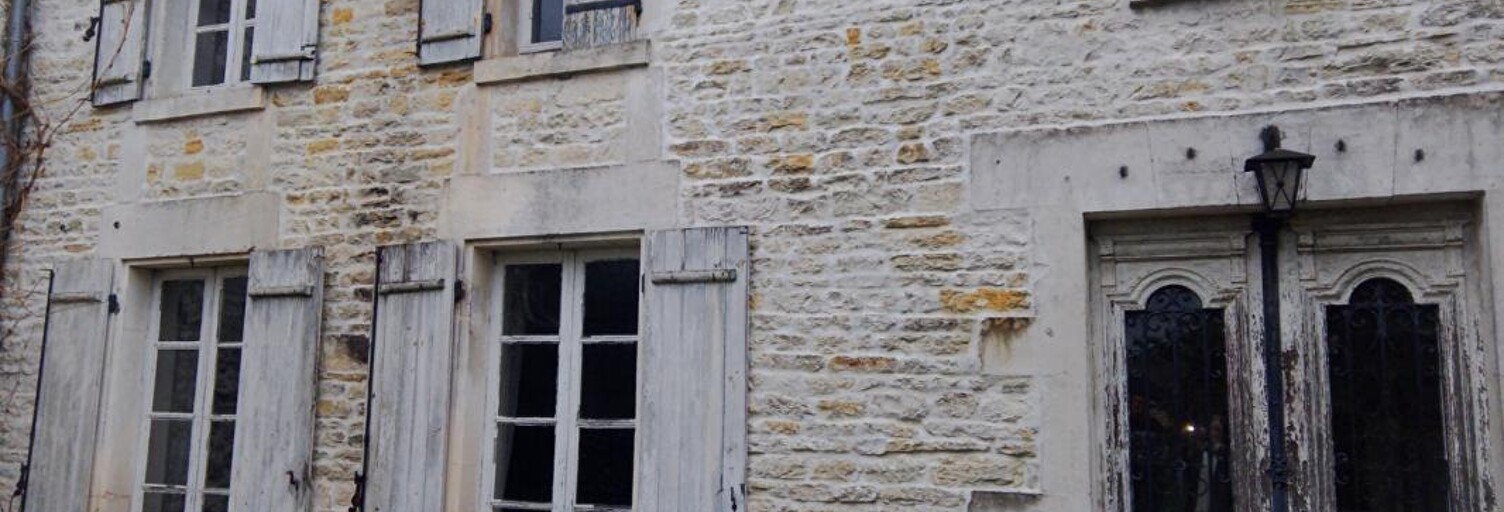 Maison 10 Pièces 258 m² à vendre à Nercillac (16200)