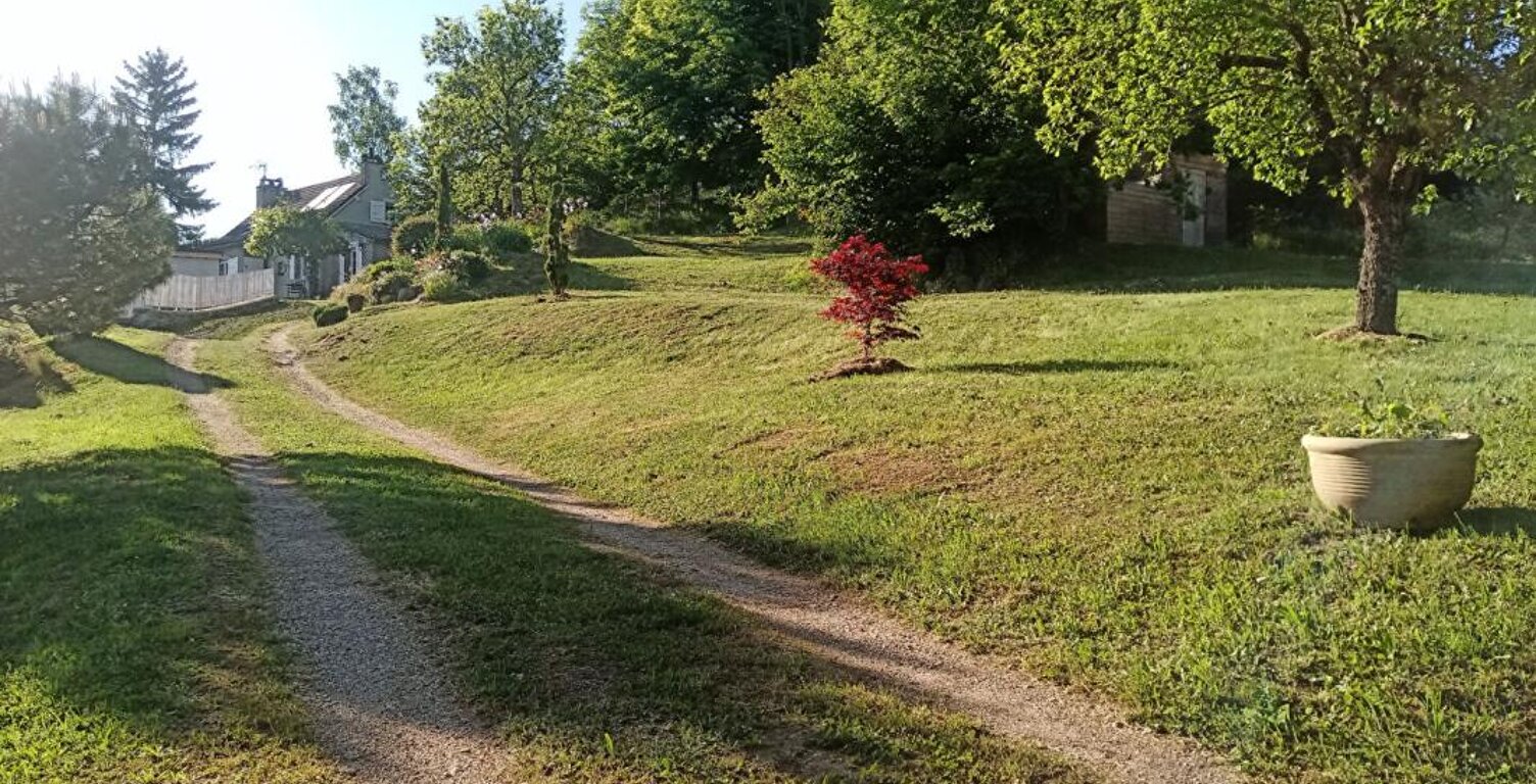 Le Pertuis(43), maison de 120 m2 habitables, 3 chambres, piscine sur 3.444 m2 de terrain — photo 1