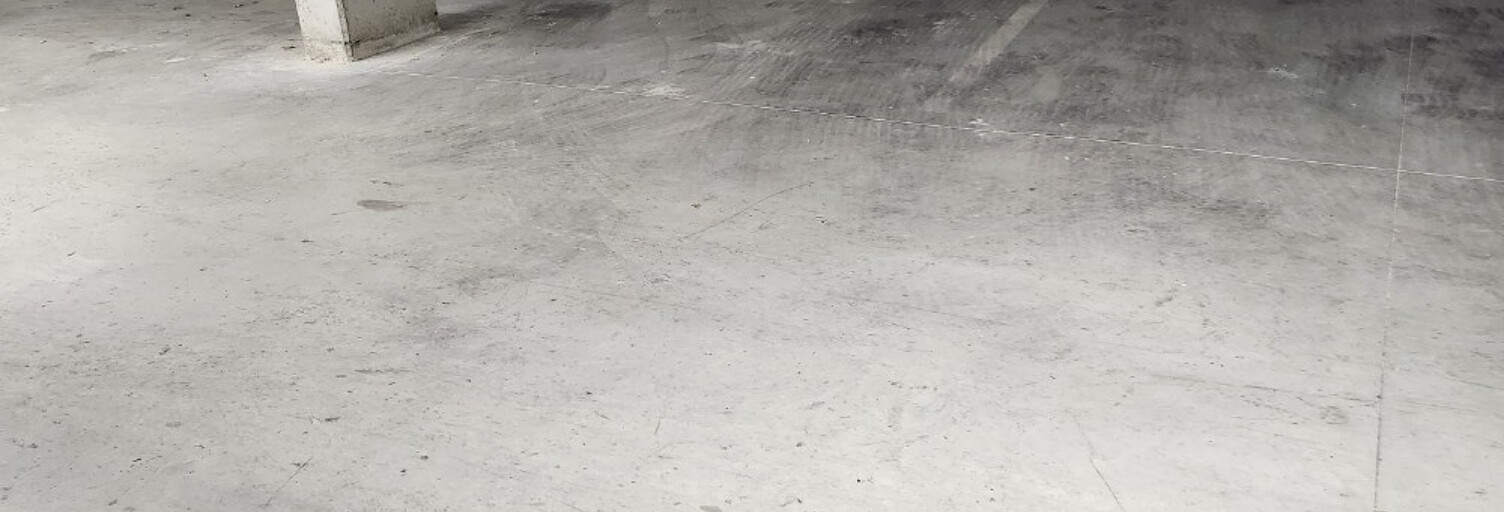 Garage  28 m² à louer à Lambesc (13410)