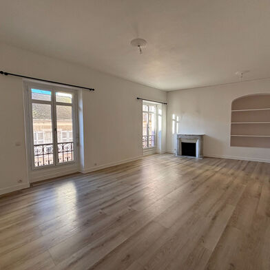 Appartement 4 pièces 1035 €