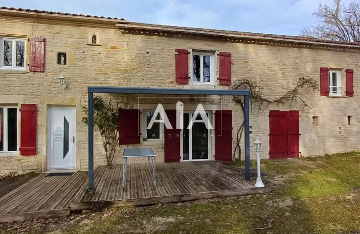 Deux maisons de village proche de ST FRAIGNE — photo 2