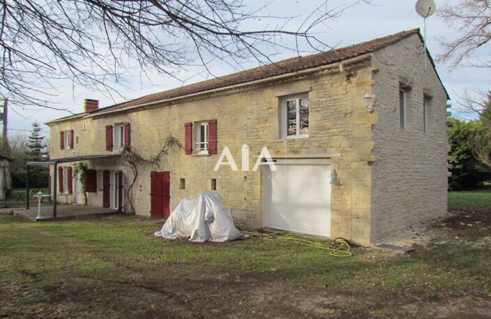 Deux maisons de village proche de ST FRAIGNE — photo 3
