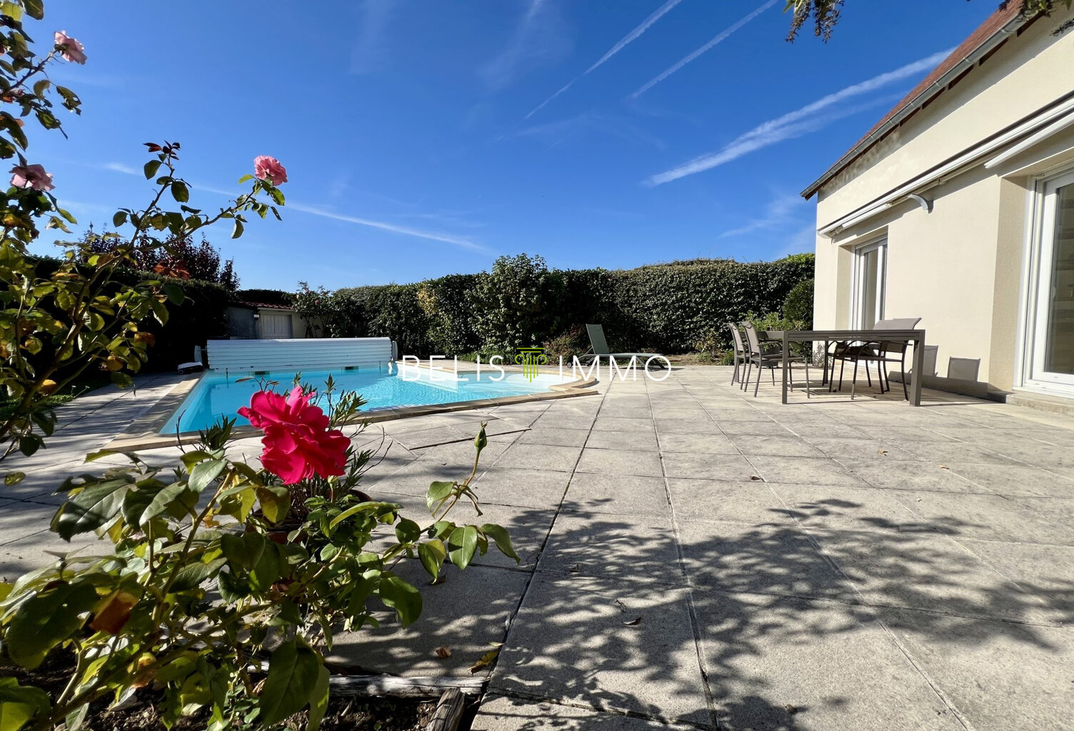 Le calme, l'espace, la piscine et surtout, une maison où l — photo 1