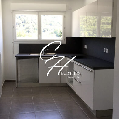 Appartement 3 pièces 892 €