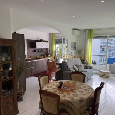 Appartement 3 pièces 242000 €