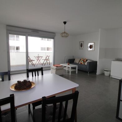Appartement 3 pièces 1053 €