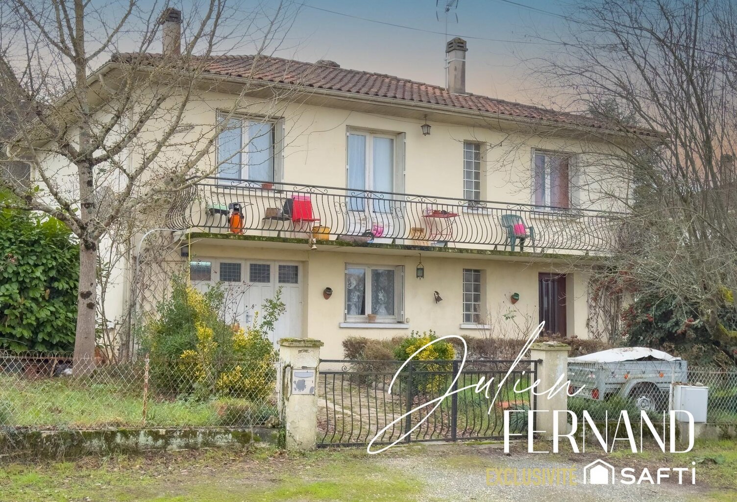 Maison à étage avec garage et jardin. — photo 1