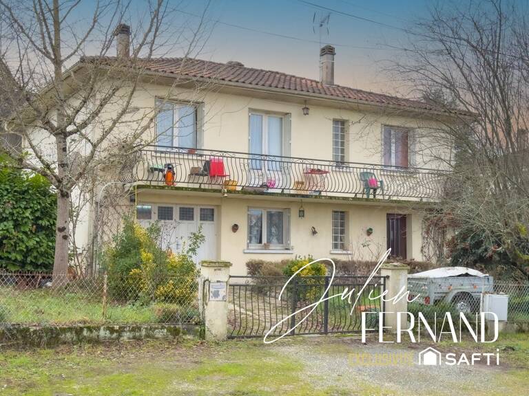 Maison à étage avec garage et jardin. — photo 1