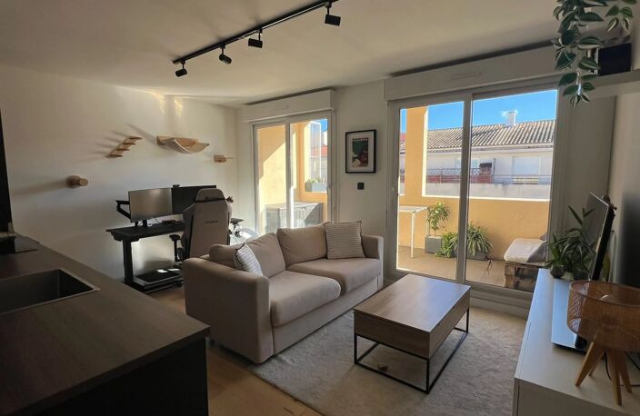 🏡  À VENDRE – T2 rénové avec terrasse et parking – Place des Patriotes, Montpellier — photo 2