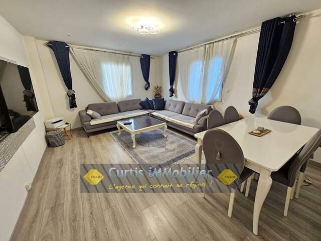 Immeuble - 233.71m ² — photo du bien