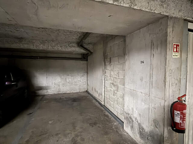 Villeurbanne, place de parking dans un garage fermé — photo du bien