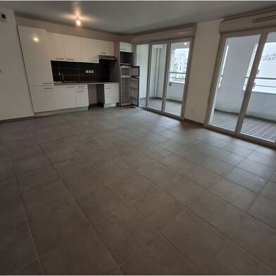 Appartement 3 pièces 836 €