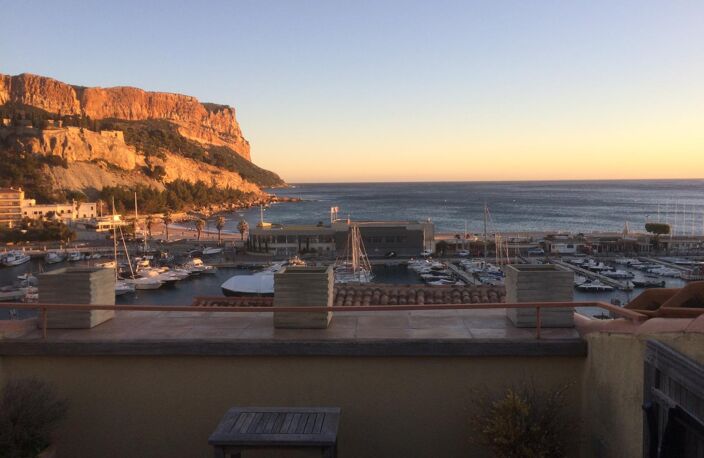 cassis vue sur le cap dans la vieille ville proximité des quais magnifique duplex vue mer démembrement de propriété de qualité ... — photo 5