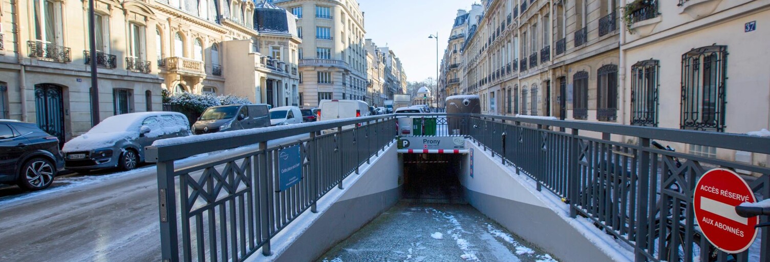 Garage   m² à vendre à Paris 17 (75017)