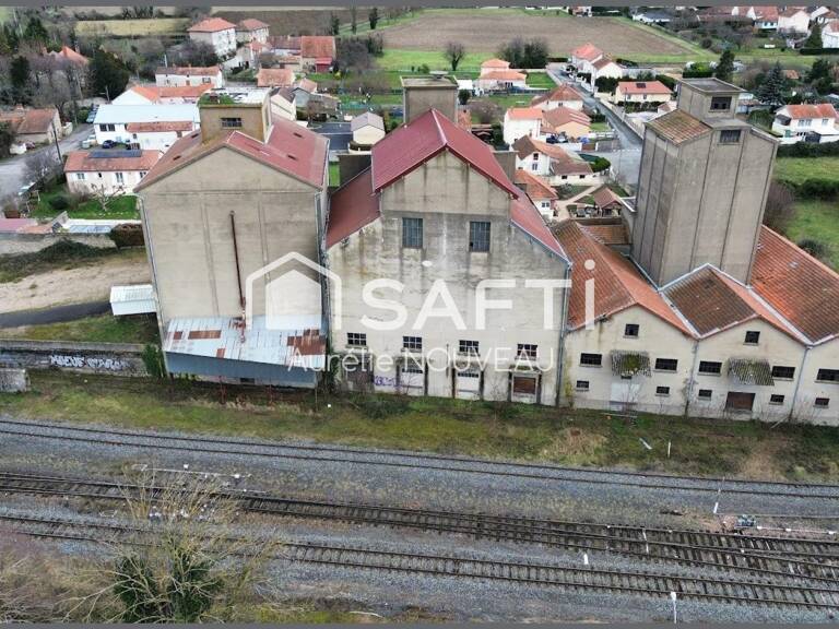 Bâtiment de 2000m² sur 5000m² de terrain constructible — photo 1