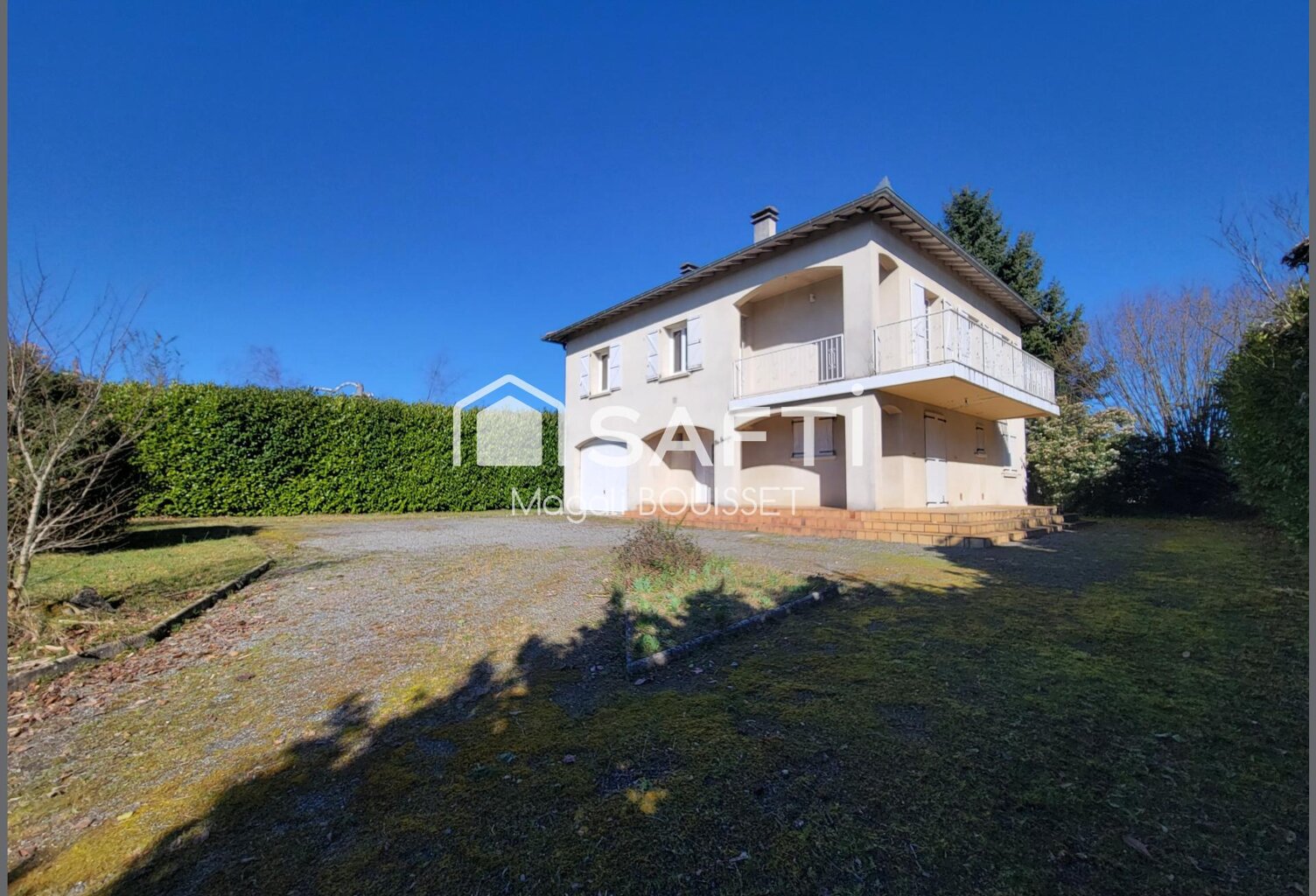 Maison T5 de 140m², 4 chambres, balcon traversant et vue dégagée, un garage de plus de 35m², jardin de 1100m². Devis sont disponibles. — photo 1