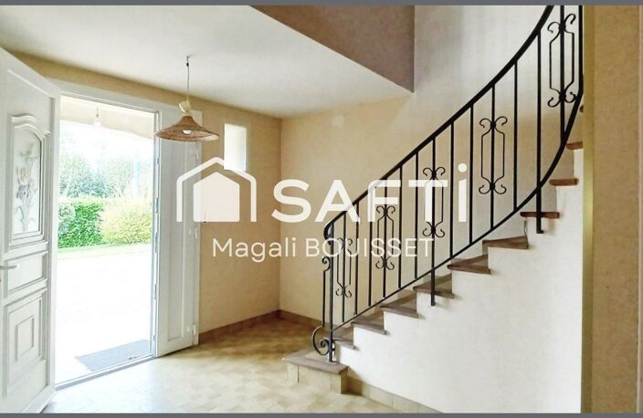 Maison T5 de 140m², 4 chambres, balcon traversant et vue dégagée, un garage de plus de 35m², jardin de 1100m². Devis sont disponibles. — photo 2