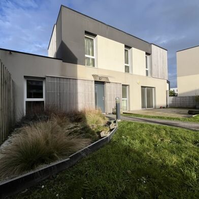 Maison 6 pièces 270810 €